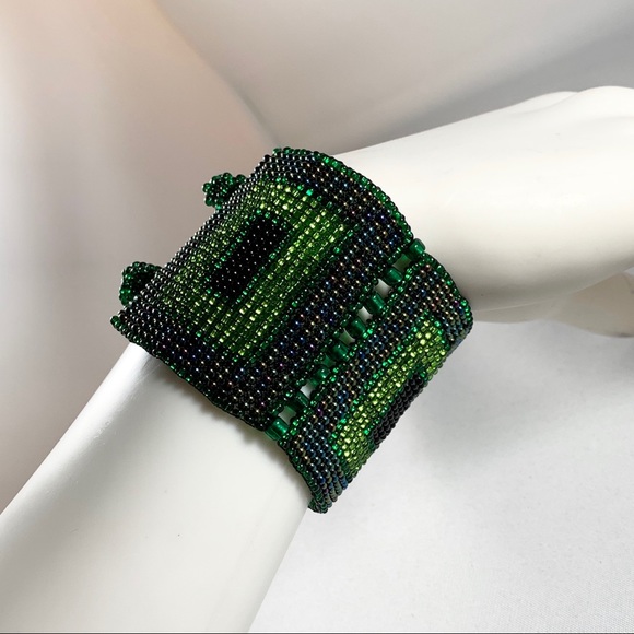 Indigenous Women Artisan -Brilliant Cuff Bracelet - Picture 9 of 10